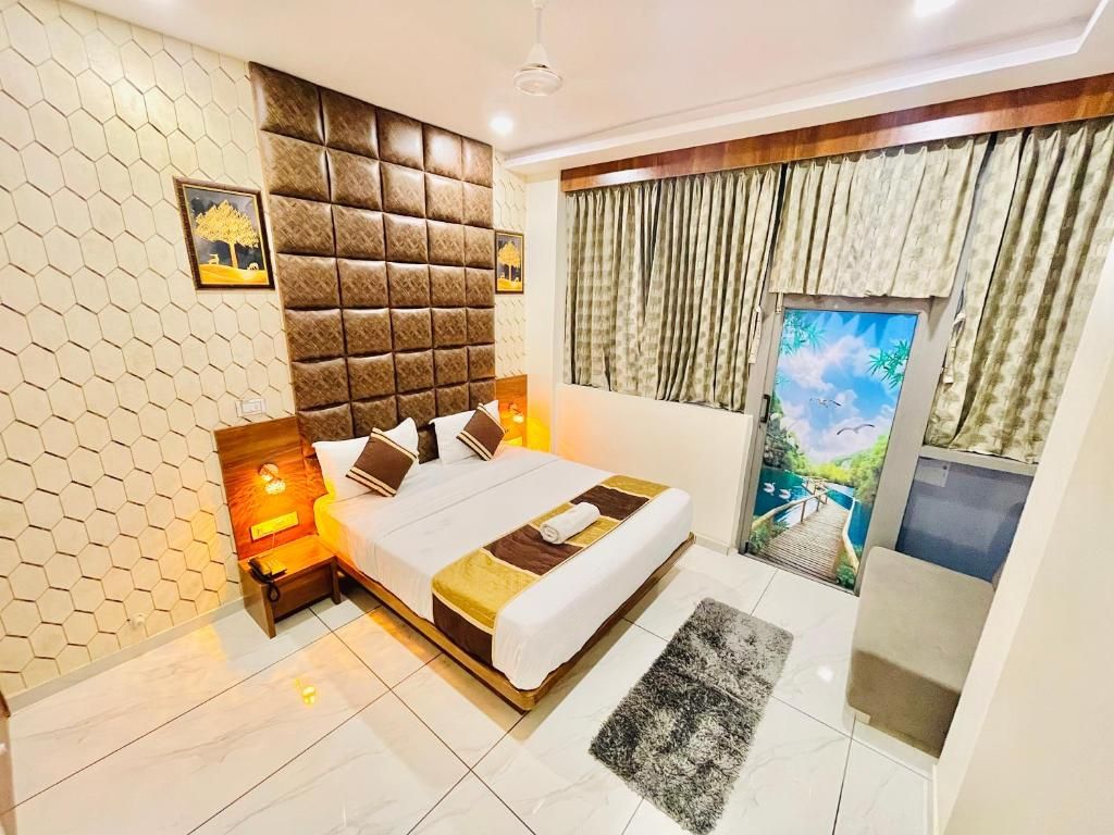 Deluxe Room with Garden View and Bathtub