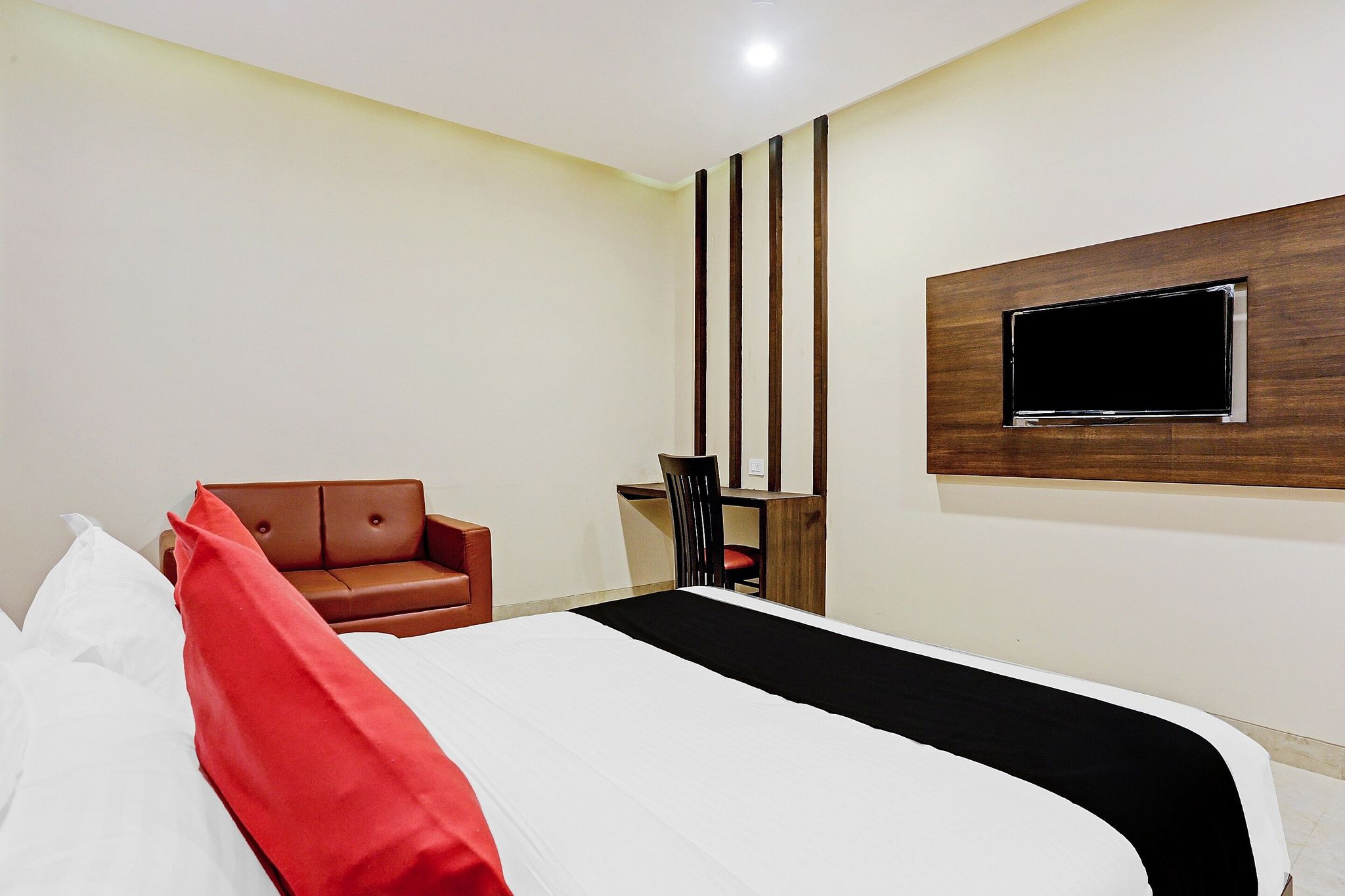 Collection O by OYO Vertigo Suite