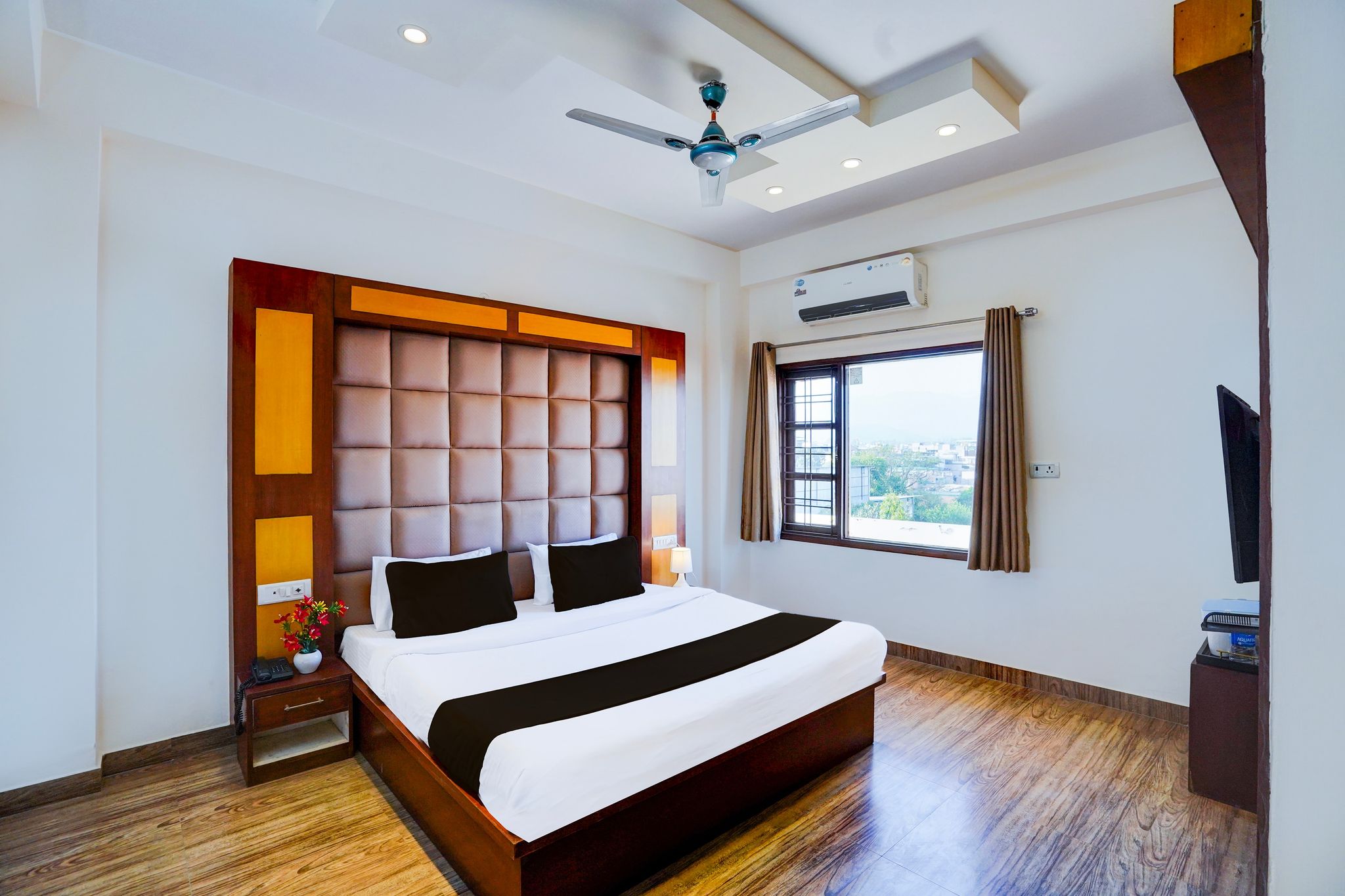Super Townhouse Prince Chowk Near Railway Station Classic