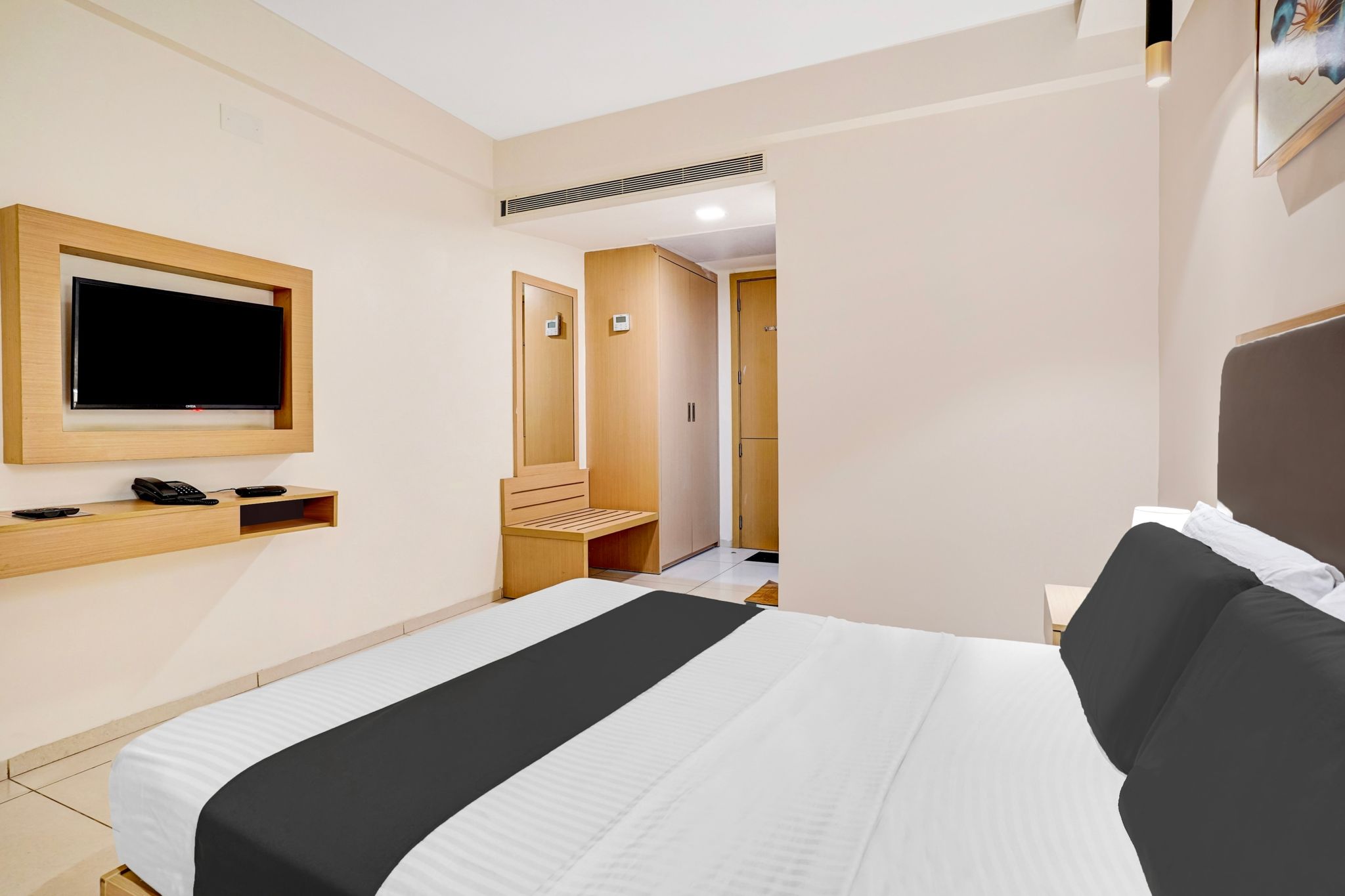 Super Collection O Metro Park Opposite Kalasipalya Bus stand Classic 3