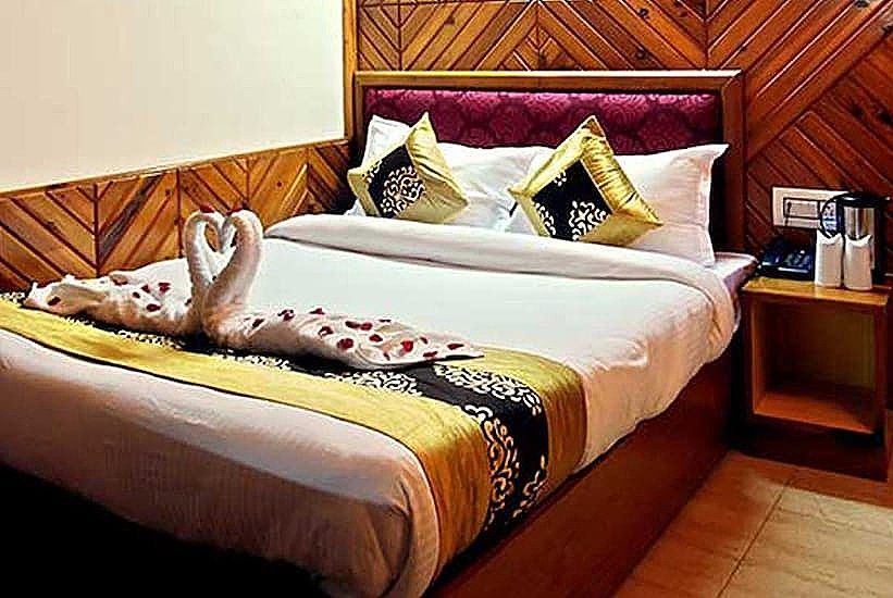 Hans Cottage Shimla Super Deluxe Room 2