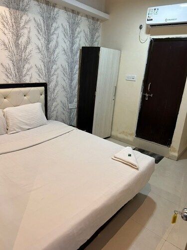  Hotel SS-1 Deluxe Room 2