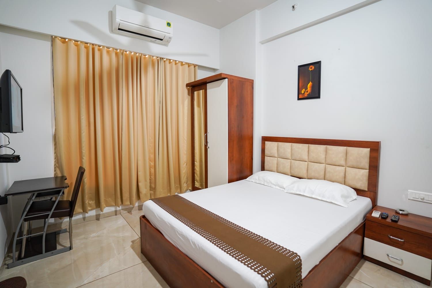 Sparks Fly Serviced apartments kharghar  Deluxe Bedroom 5