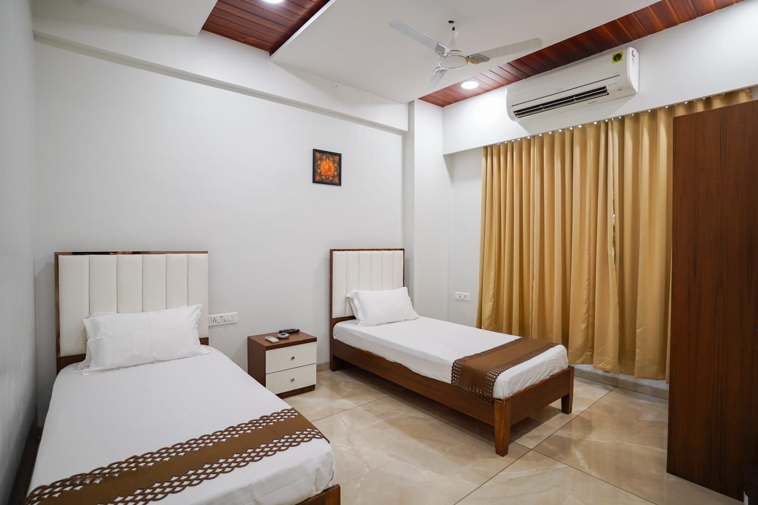 Super Deluxe Twin Bedroom