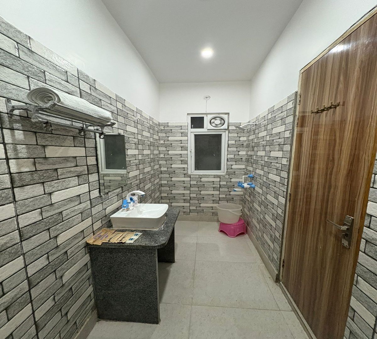 Radiant Blu Hotel Classic Deluxe Room with Communal Balcony 6