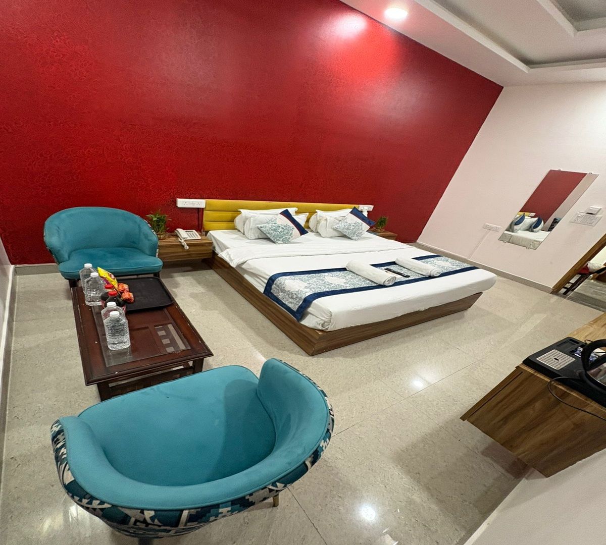 Radiant Blu Hotel Classic Deluxe Room with Communal Balcony 3