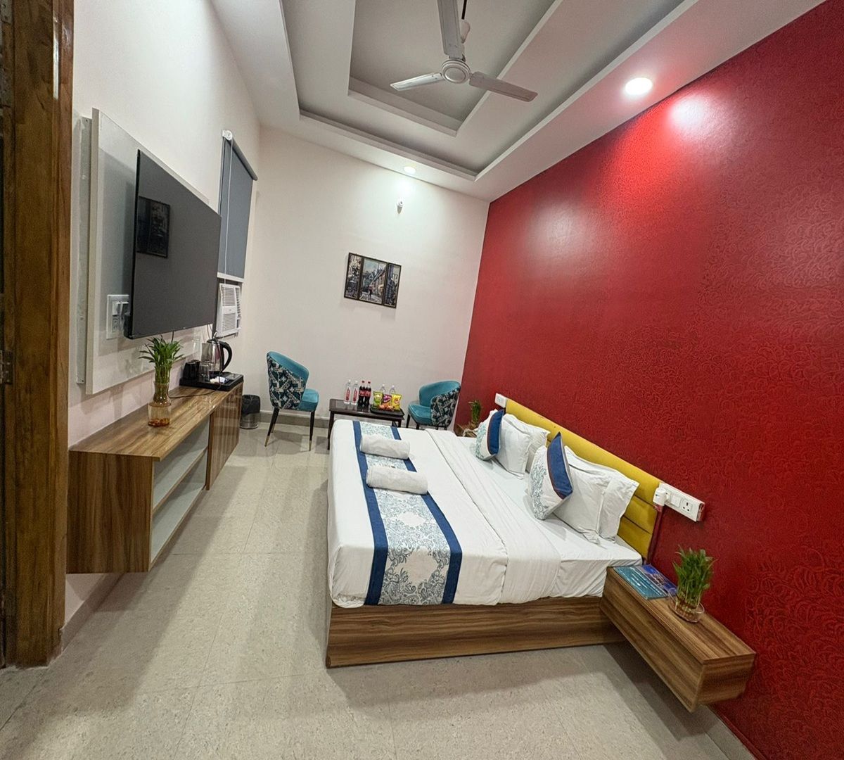 Radiant Blu Hotel Classic Deluxe Room with Communal Balcony