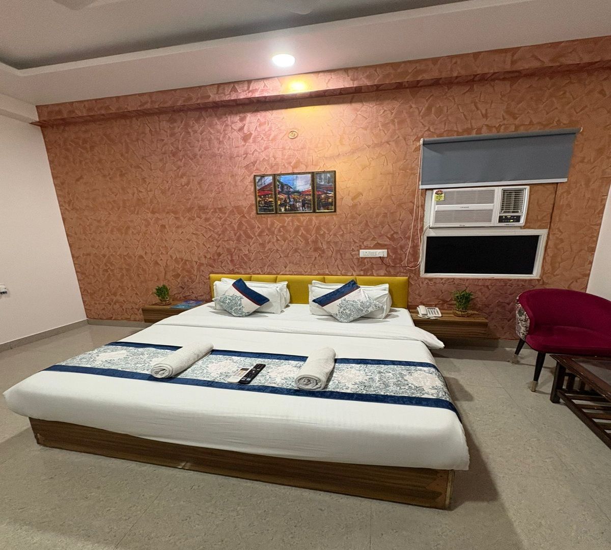 Deluxe Double Room With Communal Balcony