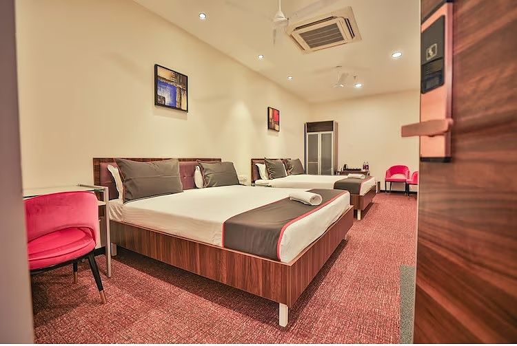 Hotel Crystal Crown Deluxe 2