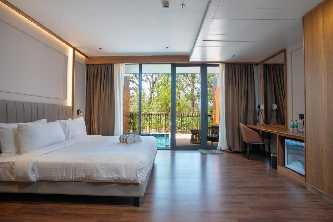 Luxury Suite with Pool