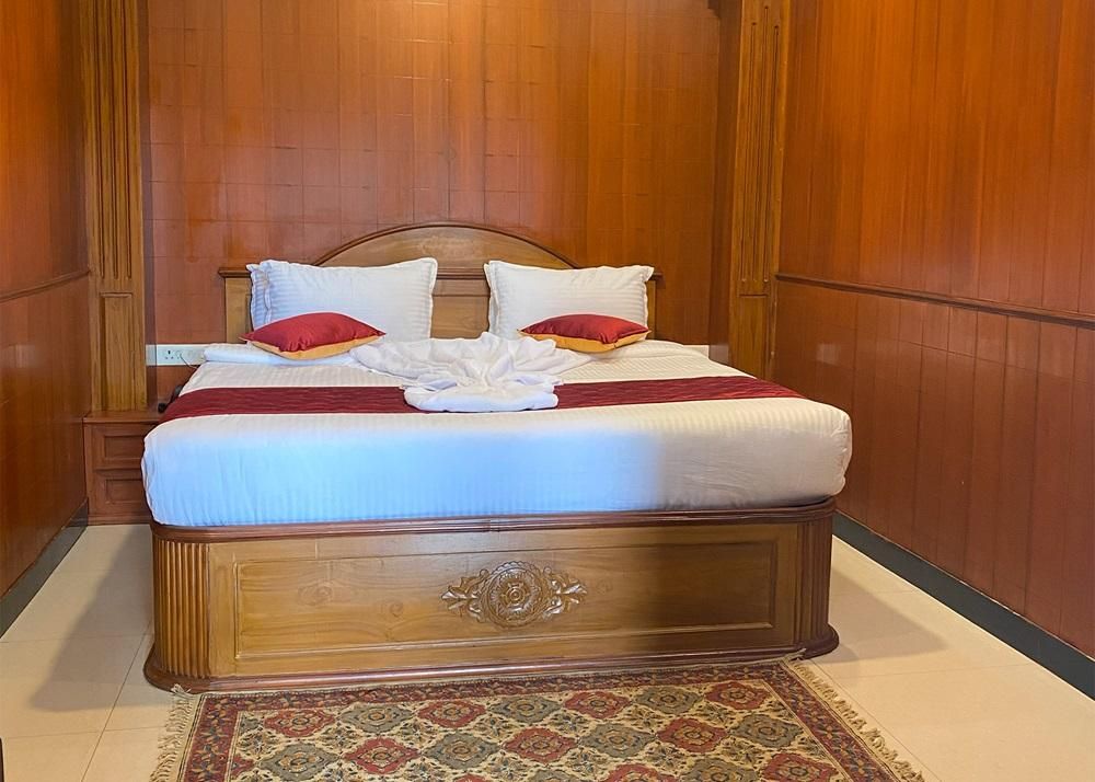 Lake View Calm Room