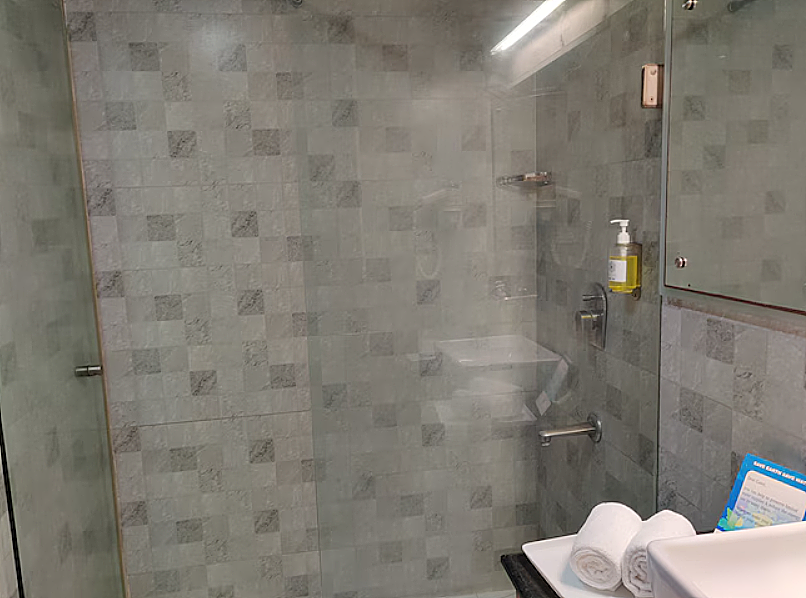 Green Palms Hotel Deluxe room with Work Desk  7