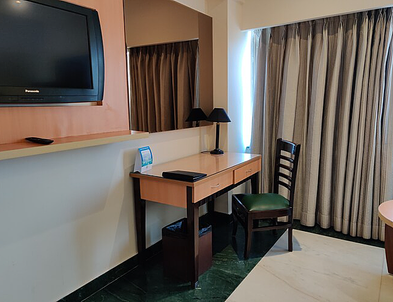 Green Palms Hotel Deluxe room with Work Desk  8