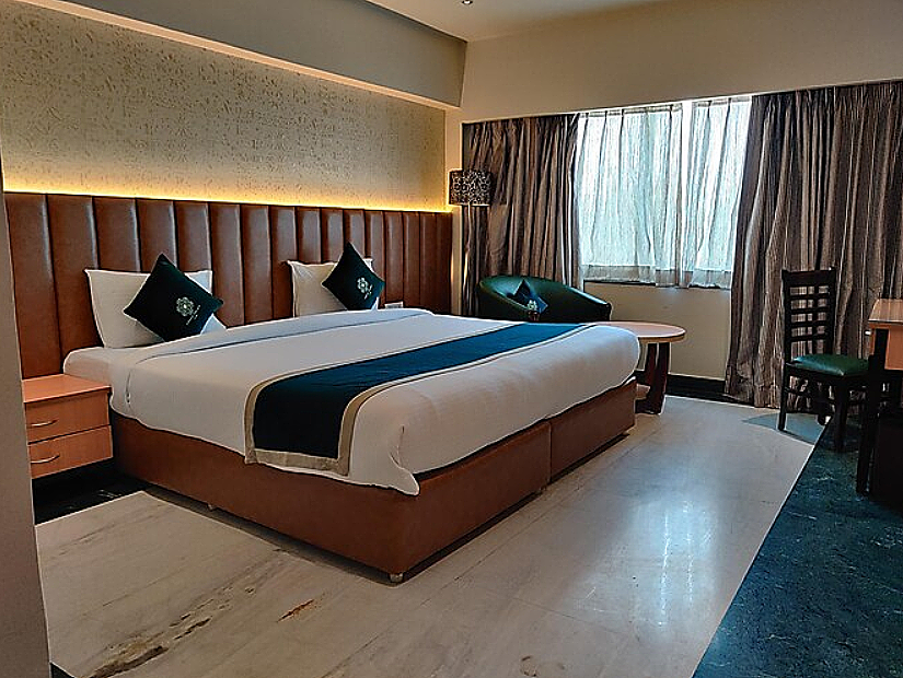 Green Palms Hotel Deluxe room with Work Desk 