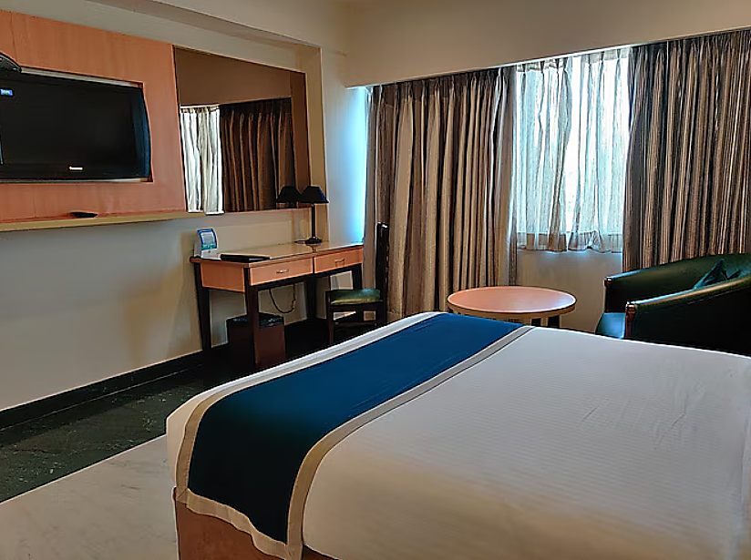 Green Palms Hotel Deluxe room with Work Desk  2