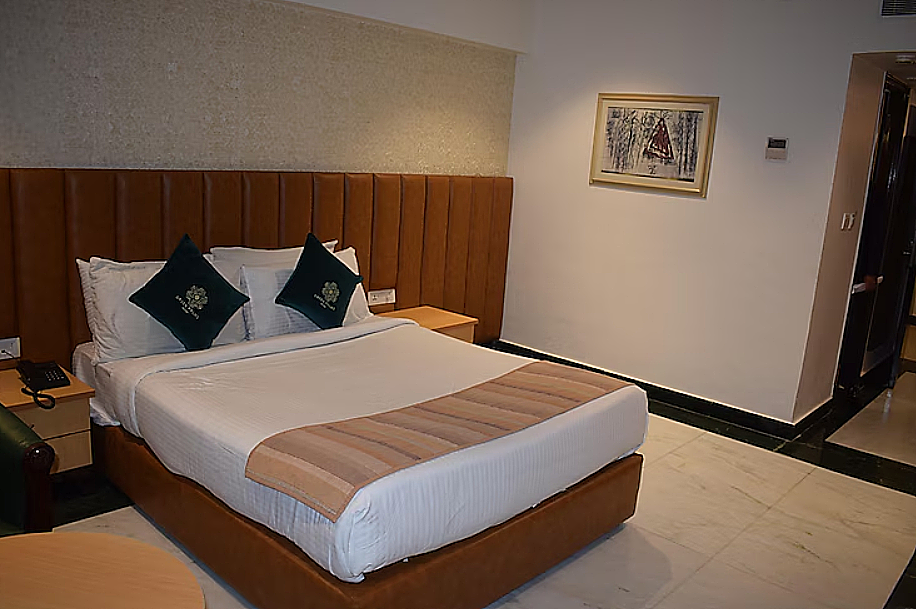 Green Palms Hotel Deluxe room with Work Desk  3