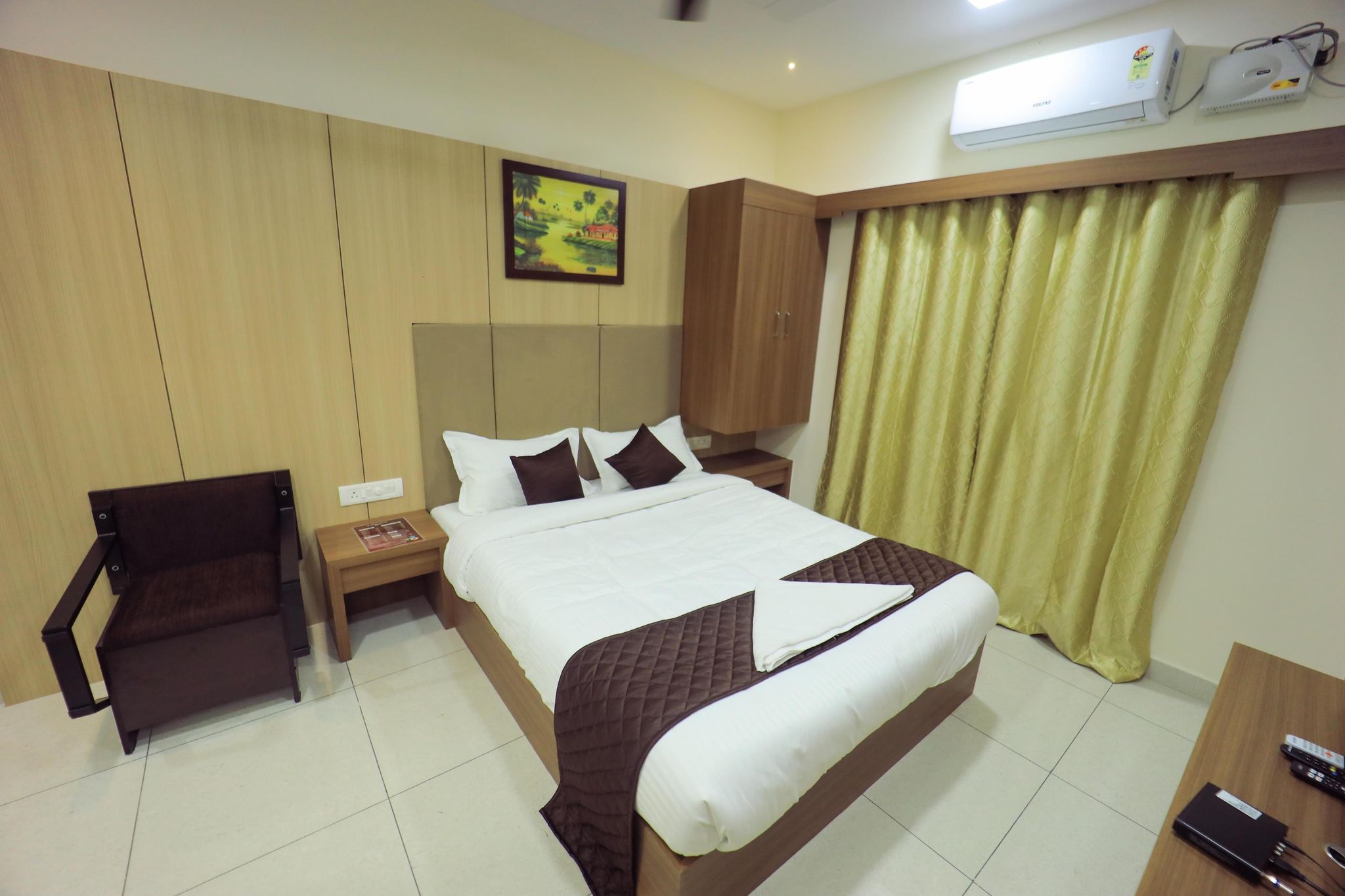 Deluxe Room With Balcony City View