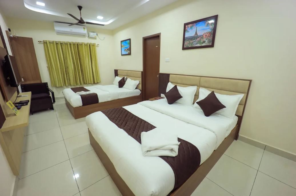 Family Room with Mountain View & City View