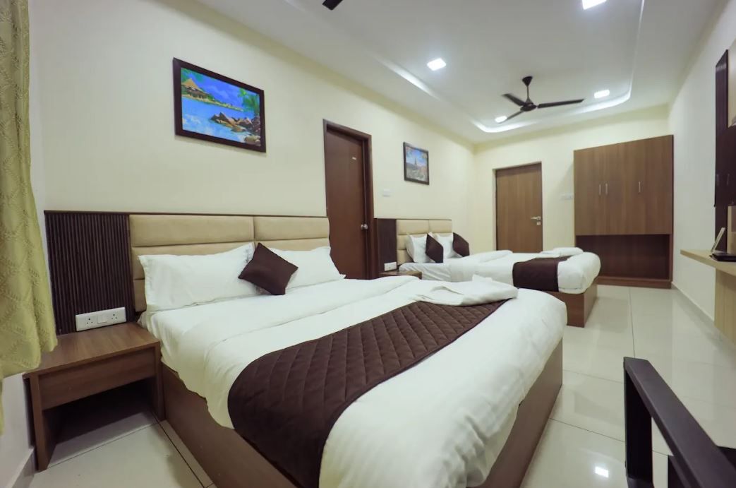 Family Room with Mountain View & City View