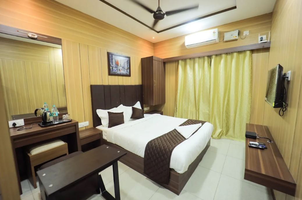 Jk Inn Deluxe Room With Balcony City View 3