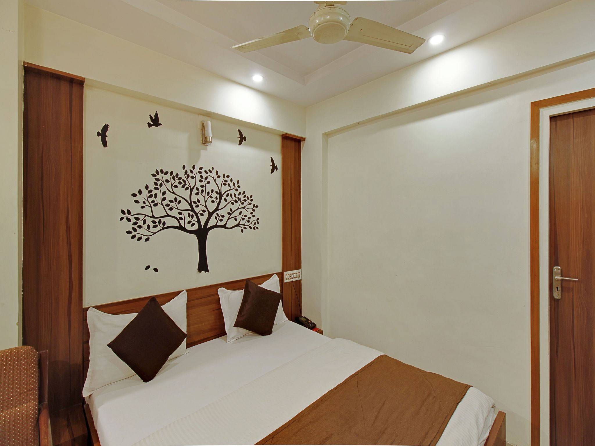 Hotel Mansarovar Deluxe AC