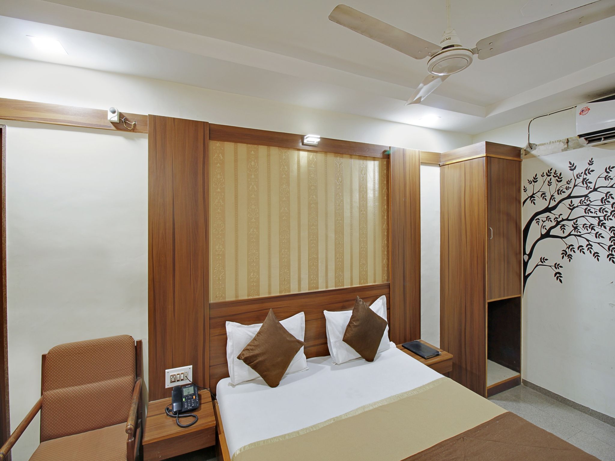 Hotel Mansarovar Deluxe AC 6