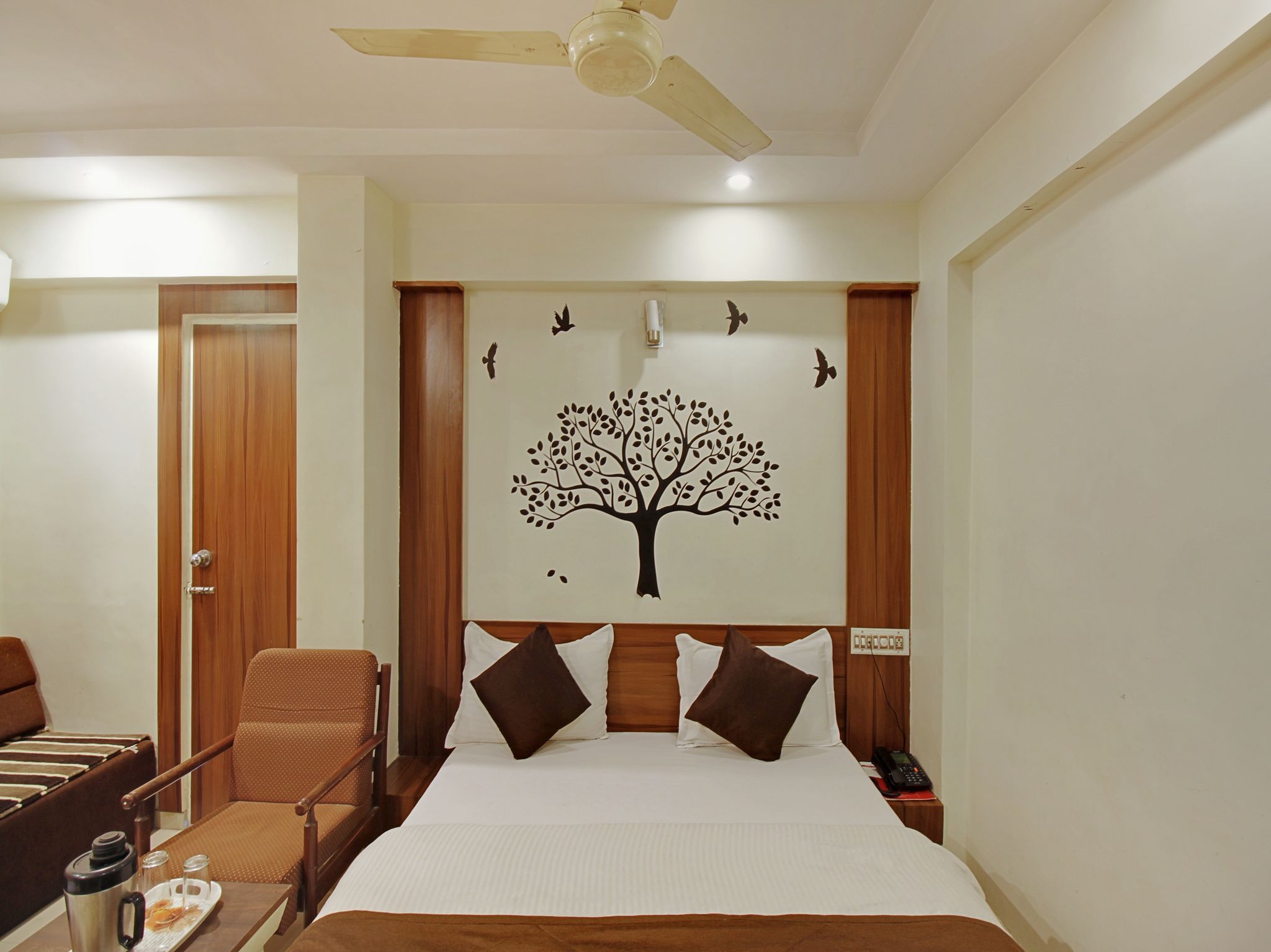 Hotel Mansarovar Deluxe AC 8