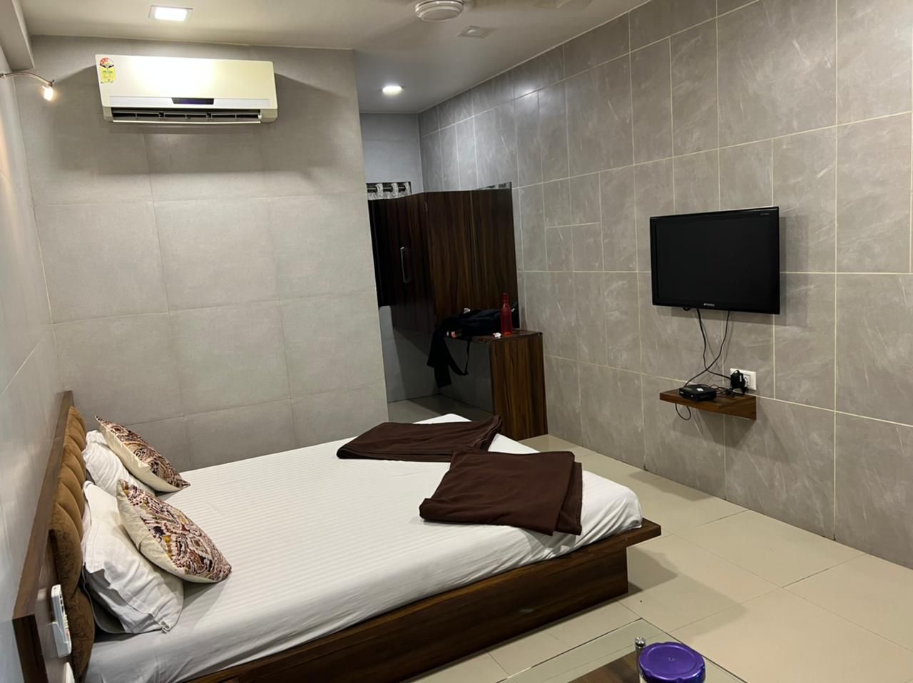 Hotel Saffron Deluxe AC Room 9