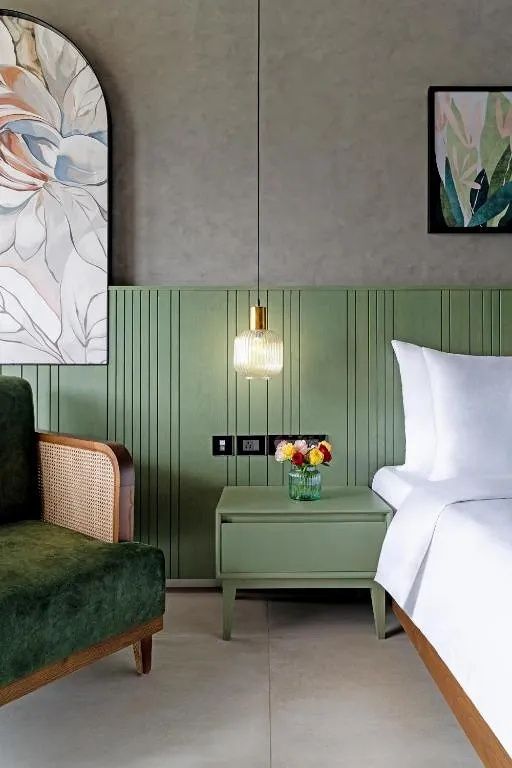 Flora Misty Falls Deluxe Mountain View 6