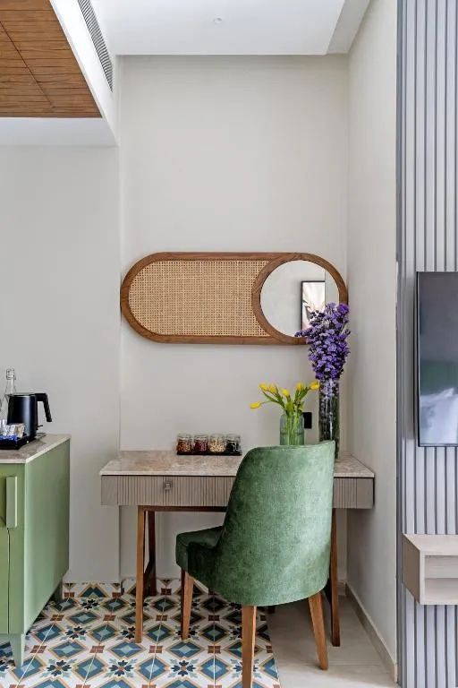 Flora Misty Falls Deluxe Mountain View 5