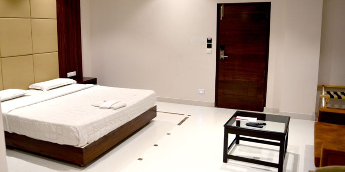 Hotel Celebration Royal Suite 2