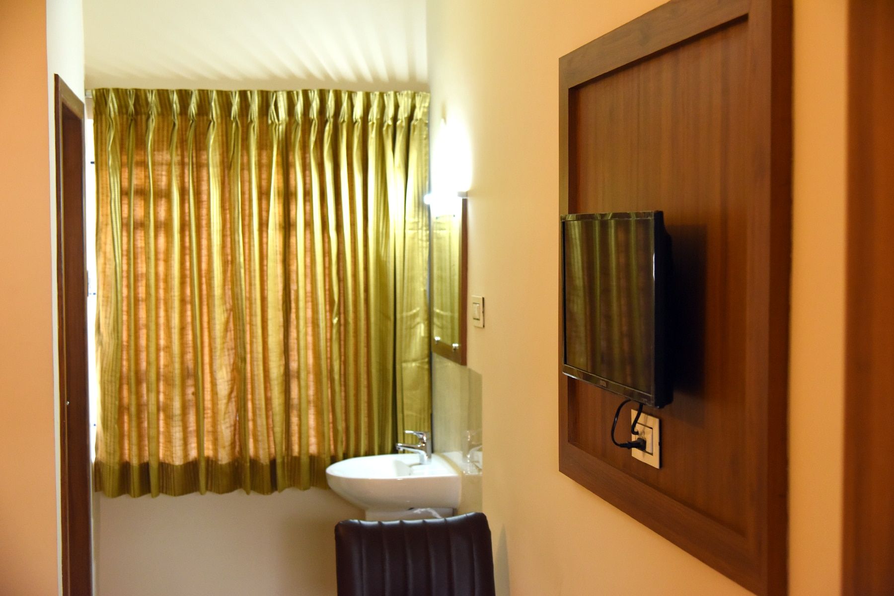 Deluxe AC Room with Free Wifi 