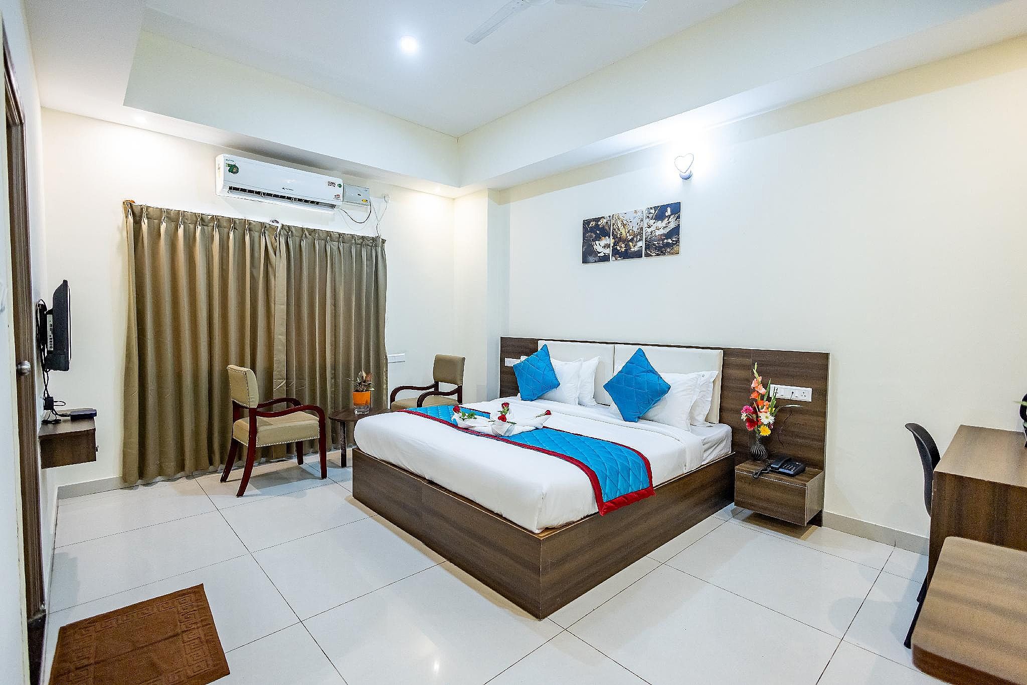 Suraksha Stay Kundalahalli Deluxe King Room