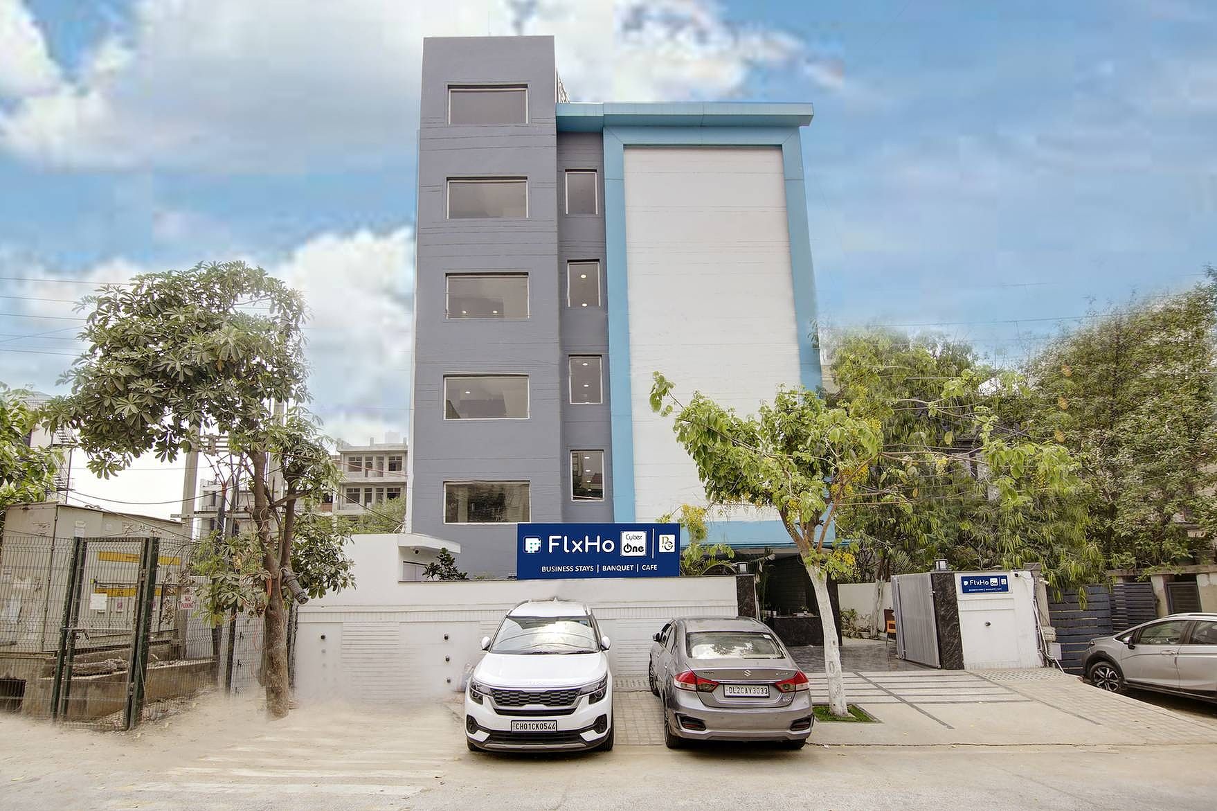 FlxHo Cyber ONE Royal Orbit - Luxury Hotel DLF Cyber City