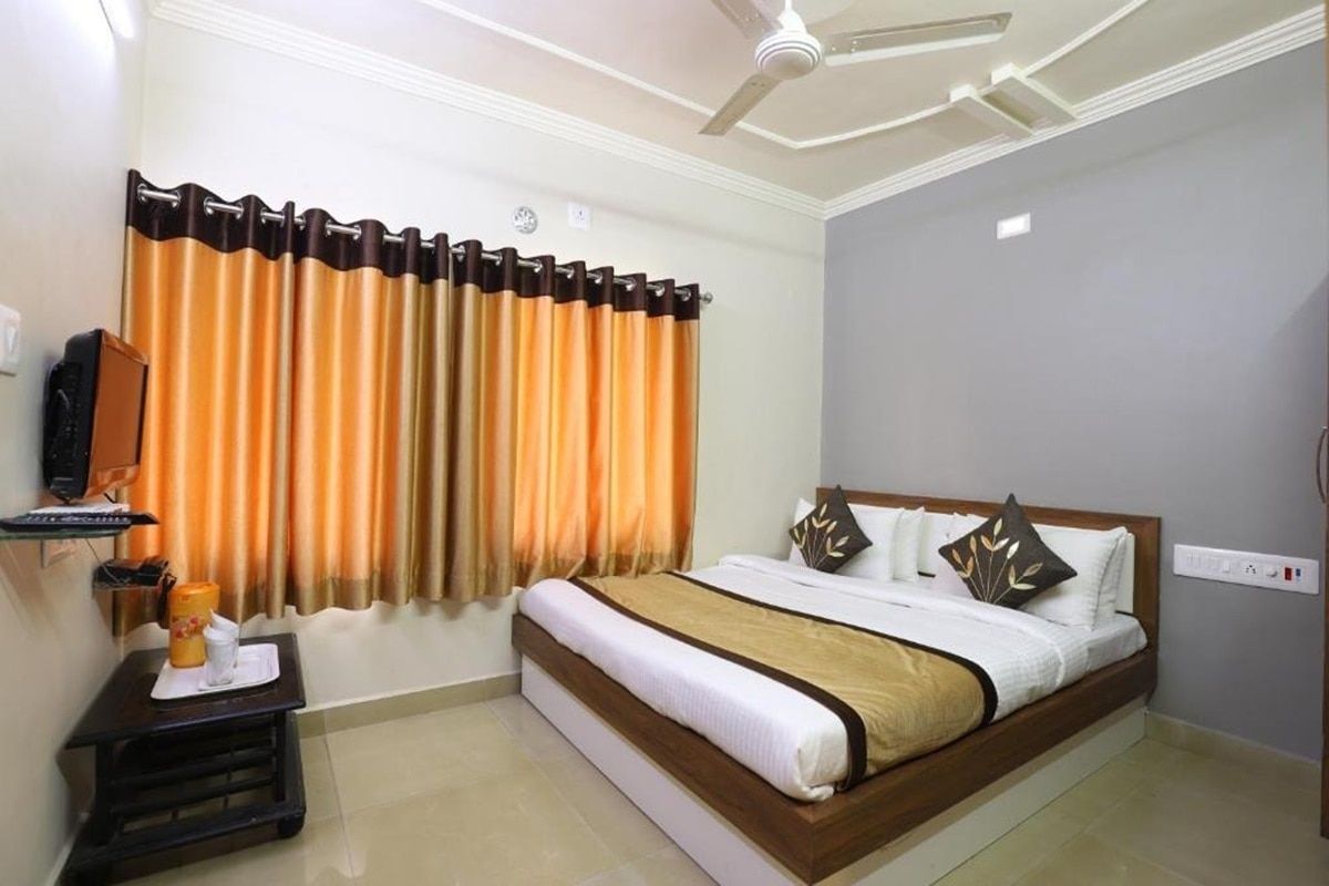 Hotel Loyal Residency DELUXE ROOM AC 5