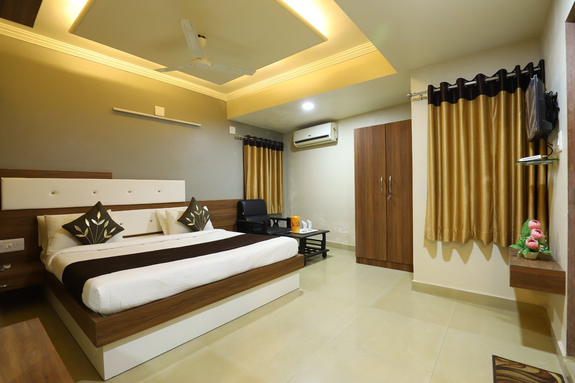 Hotel Loyal Residency DELUXE ROOM AC
