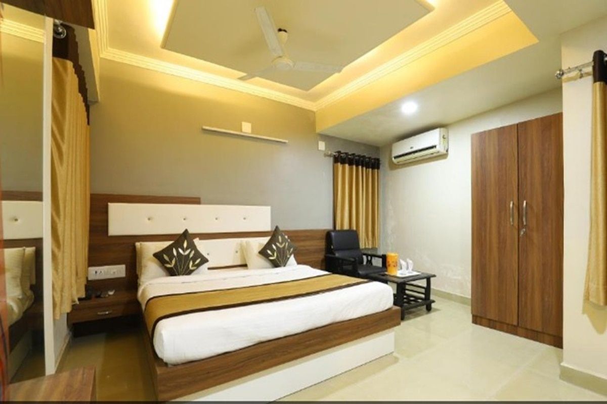 Hotel Loyal Residency DELUXE ROOM AC 6