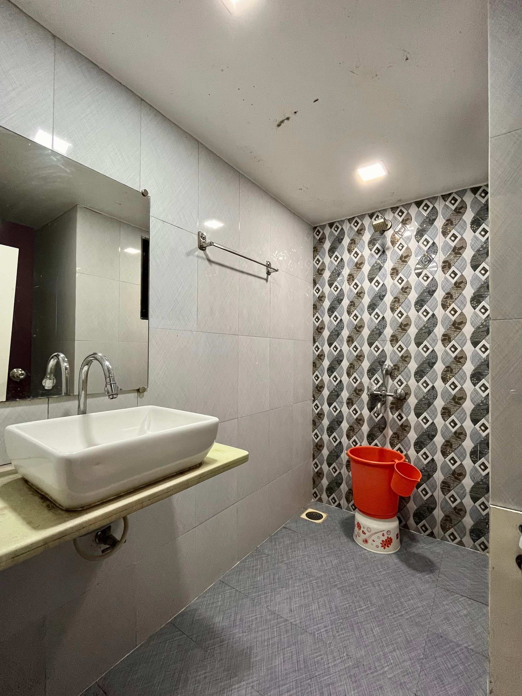 Hotel Woodlands Inn Deluxe Room 7