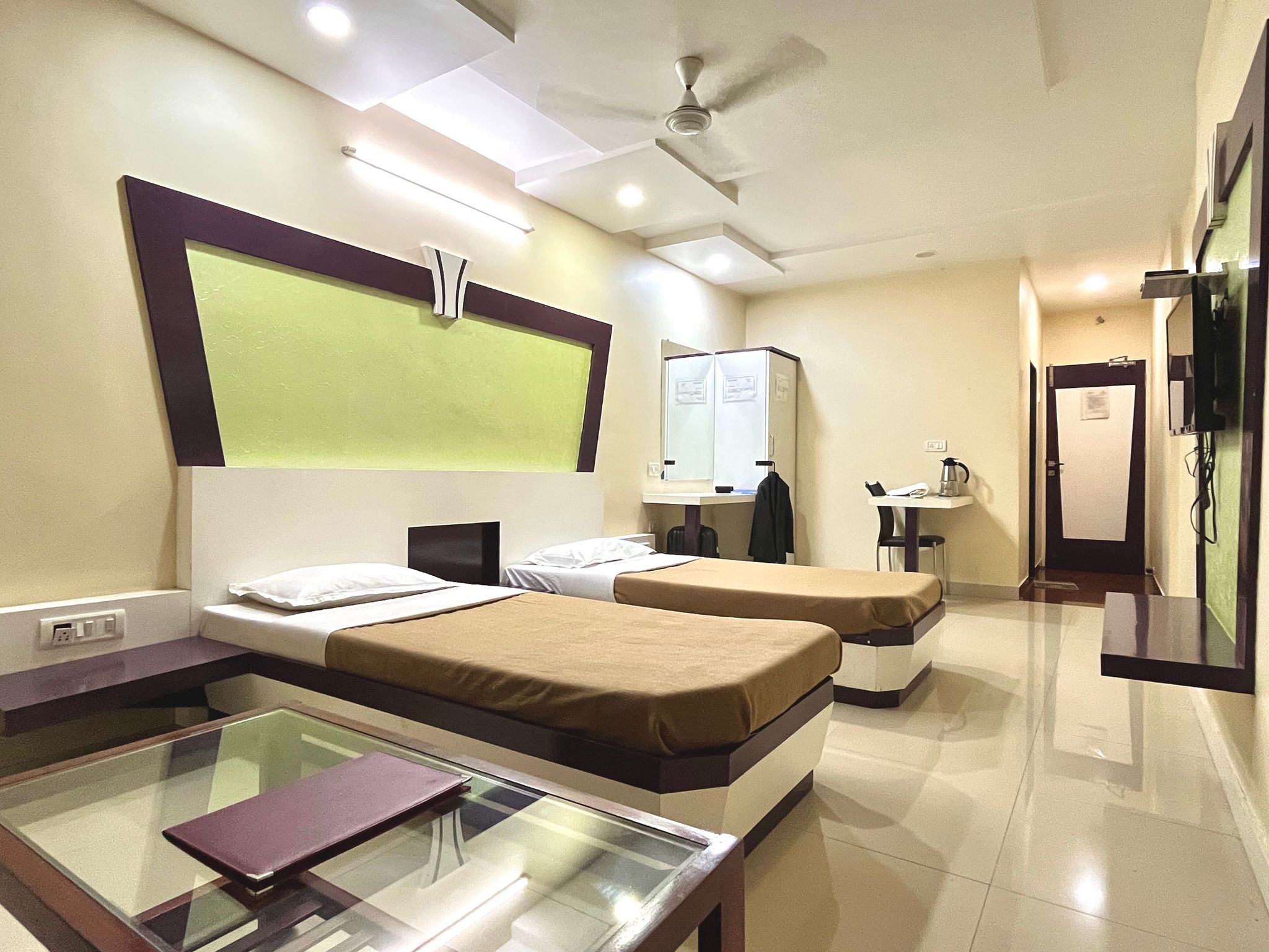 Hotel Woodlands Inn Deluxe Room