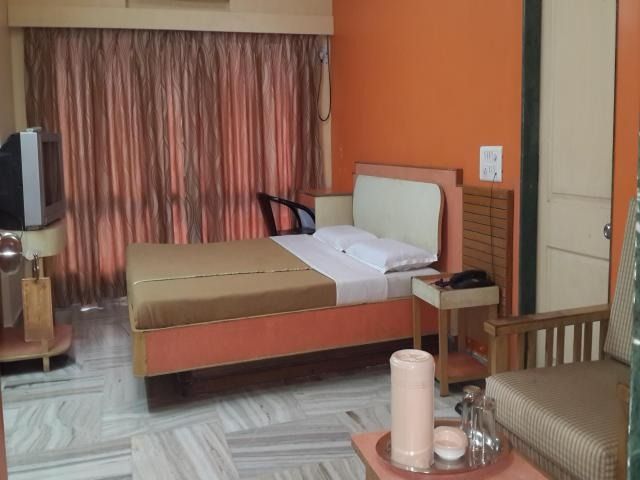 Hotel Woodlands Inn Deluxe Room 3