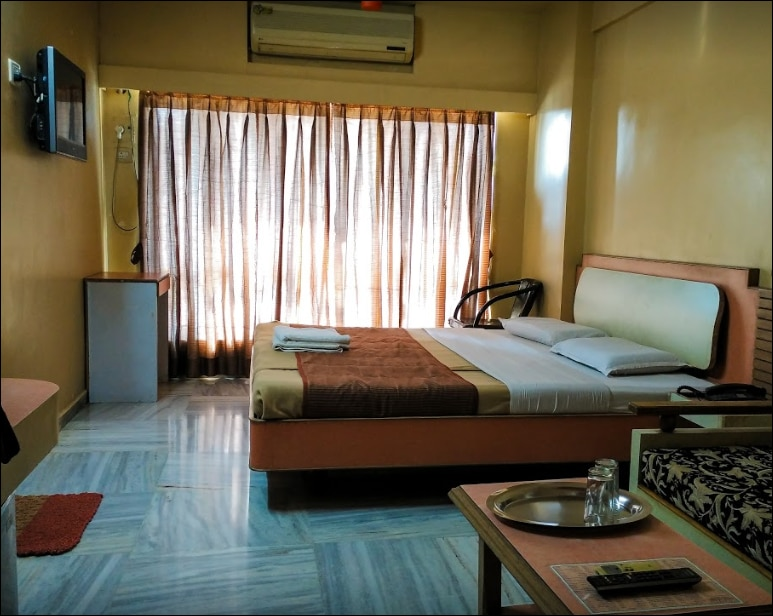 Hotel Woodlands Inn Deluxe Room 4