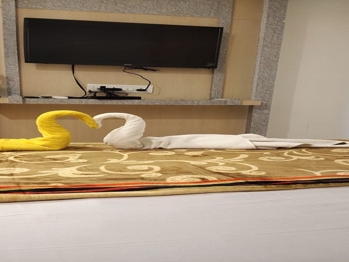 HOTEL SKYLARK DELUXE NON A.C 3