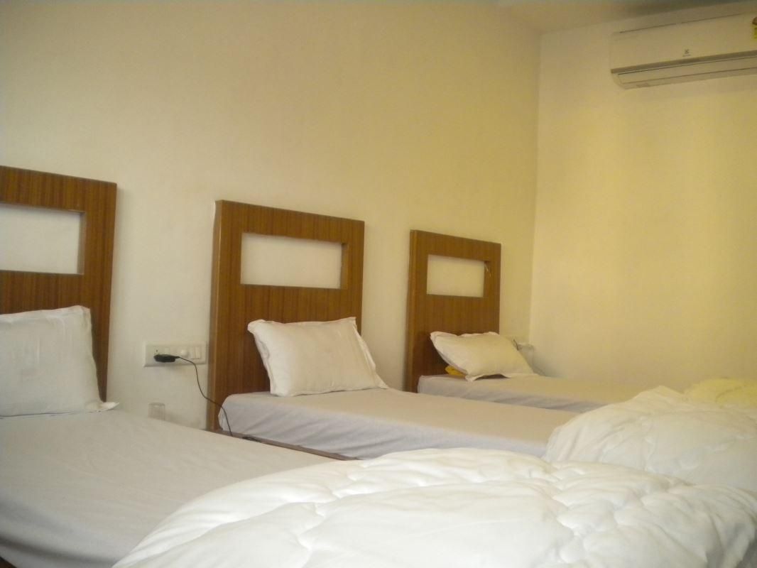 Hotel Midway Residency Deluxe A/c Room 5