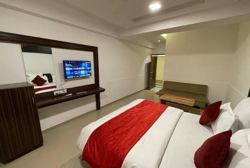 Hotel Midway Residency Deluxe A/c Room 4