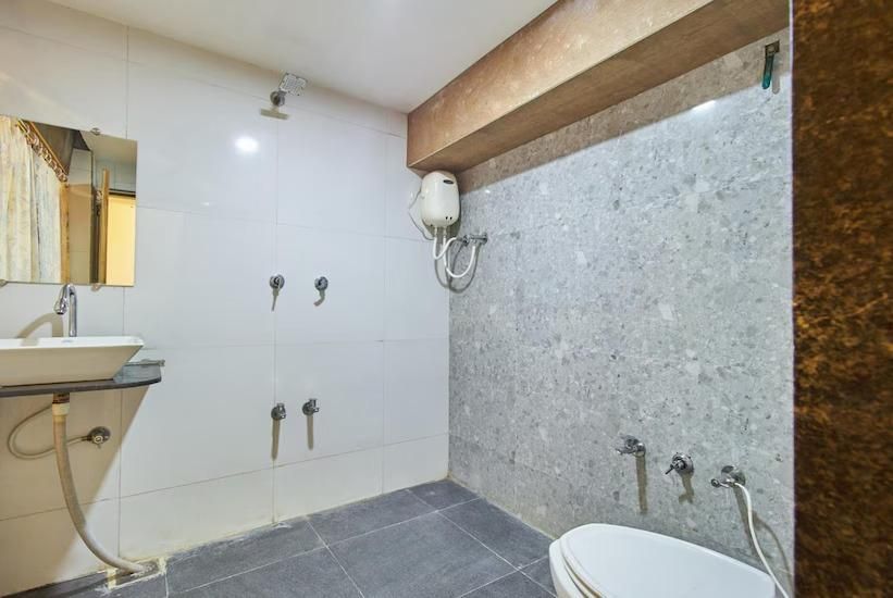 Hotel Midway Residency Deluxe A/c Room 8