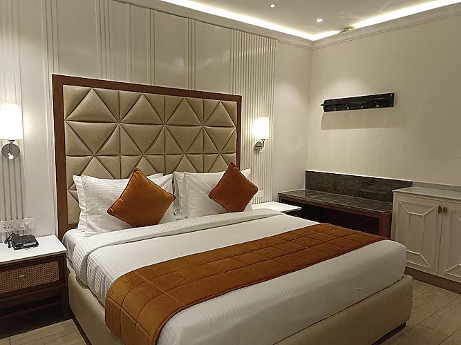 Hotel M J Plaza, Dehradun Deluxe Room 10