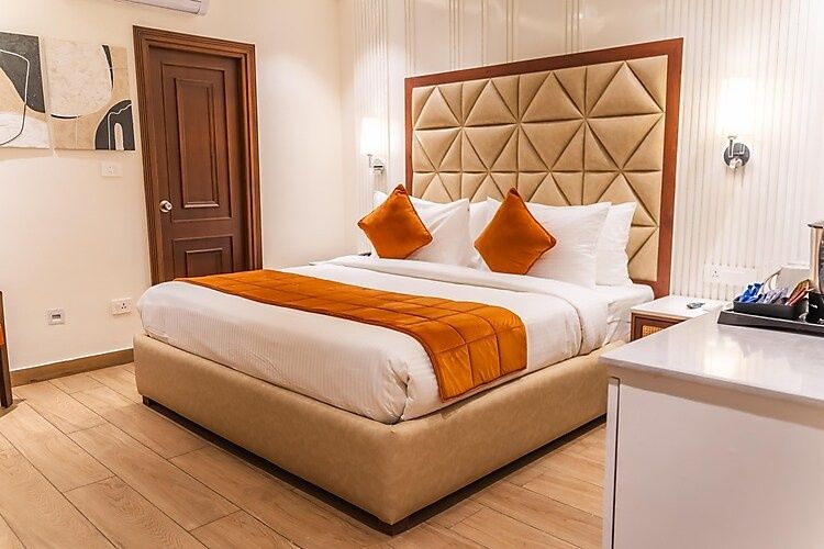 Hotel M J Plaza, Dehradun Deluxe Room 8