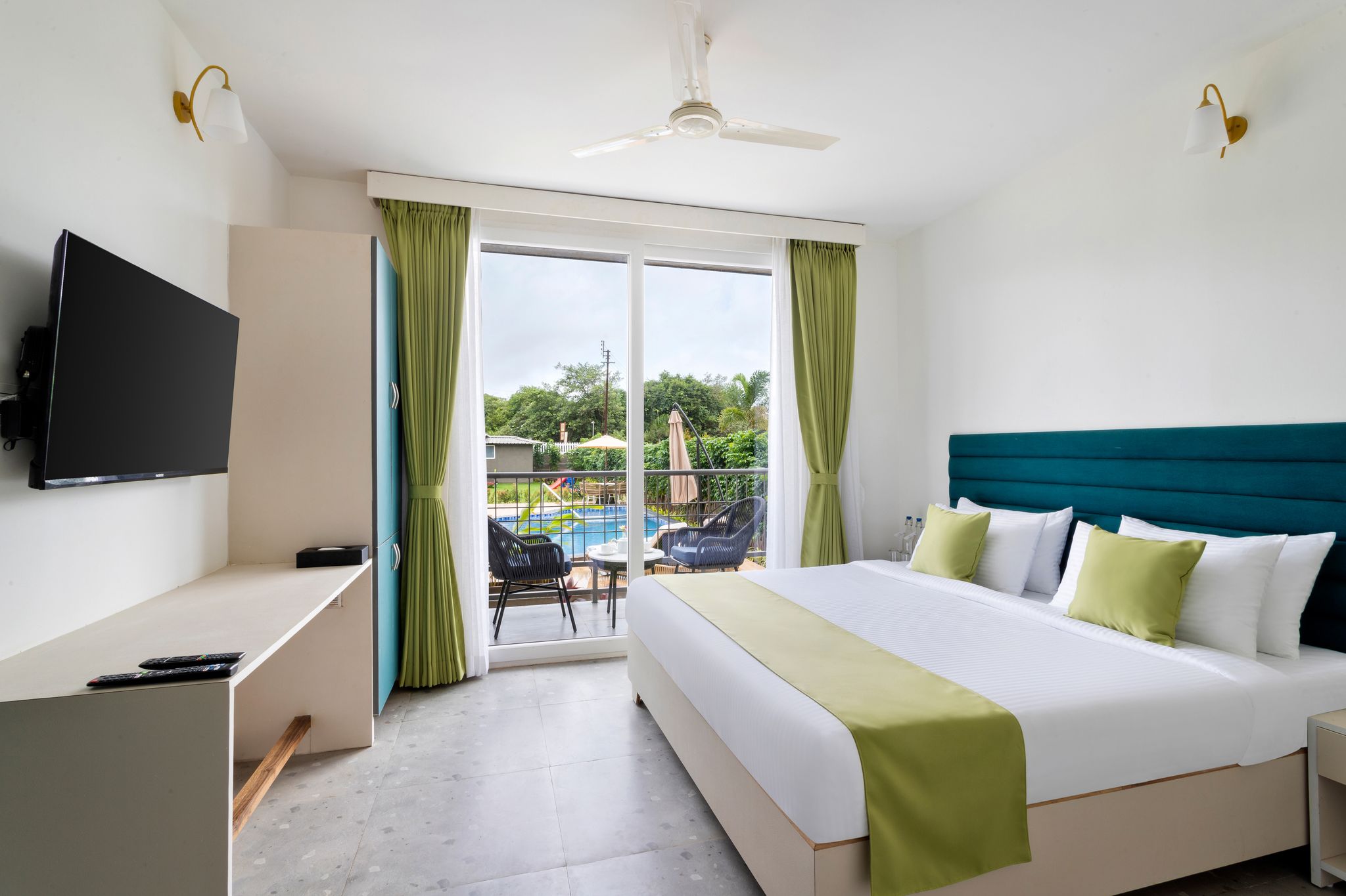 Stone Wood Hotel Amboli Deluxe Room 3