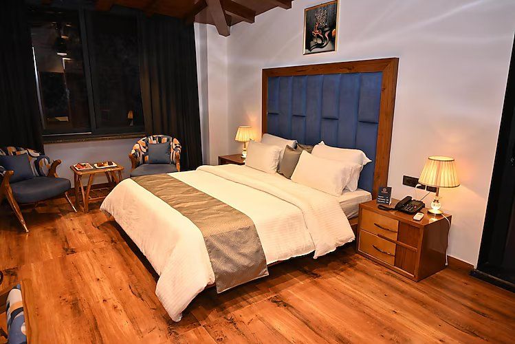 Rooftop Cottage with Private Terrace