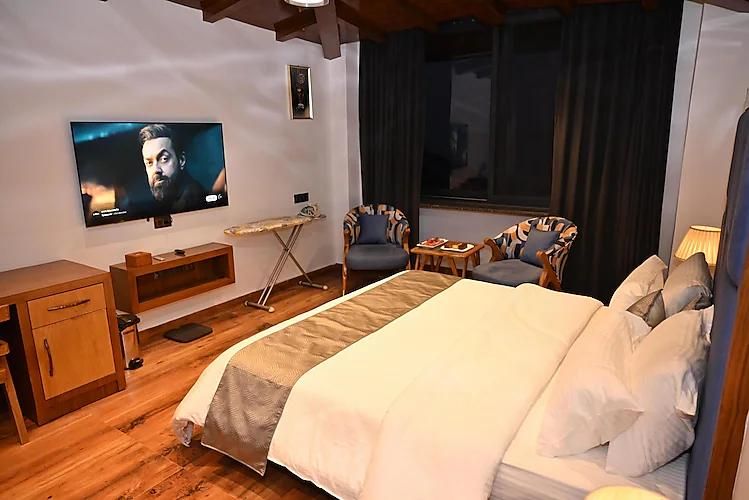 Rooftop Cottage with Private Terrace